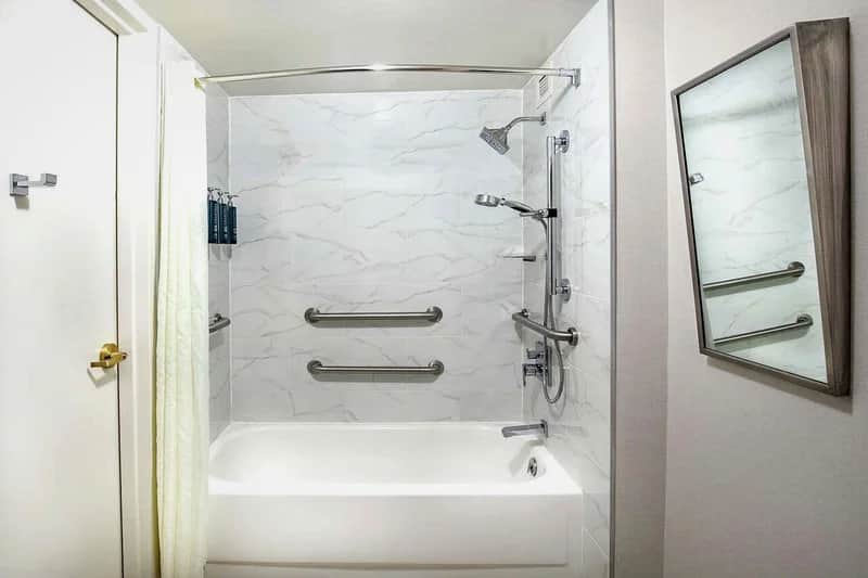 Hilton Greenville - Featured hot tub
