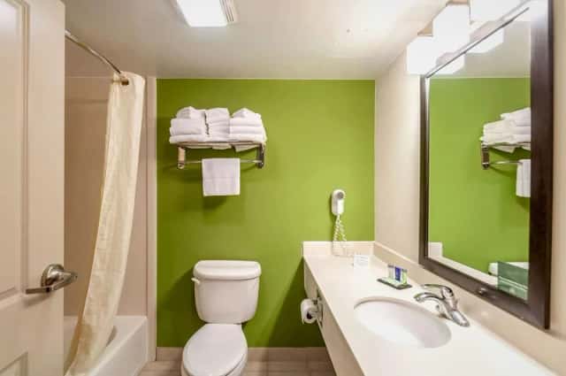 Sleep Inn & Suites Harrisonburg — guest room