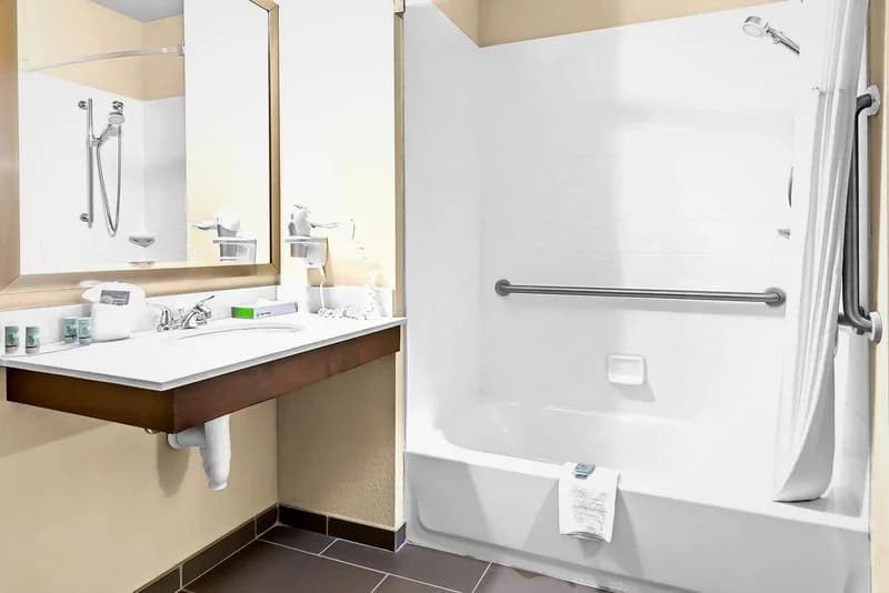 Hotels with jacuzzi in room in Hazelwood