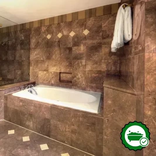 Deep soaking bathtub