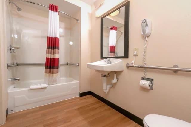 Deep soaking bathtub