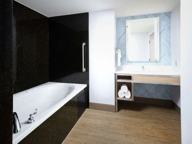 Deep soaking bathtub