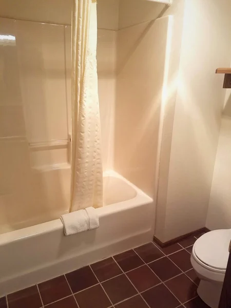 Deep soaking bathtub