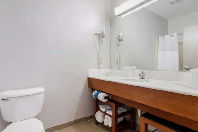 Comfort Suites La Porte - Baytown — guest room