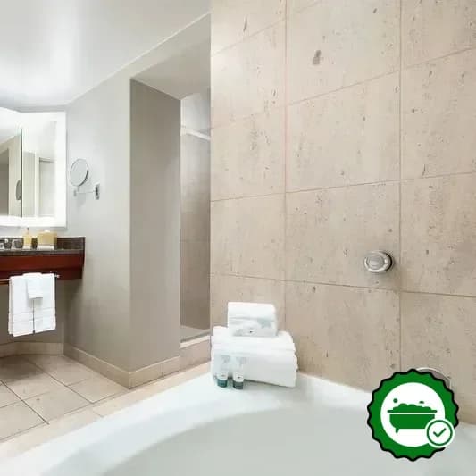 Deep soaking bathtub