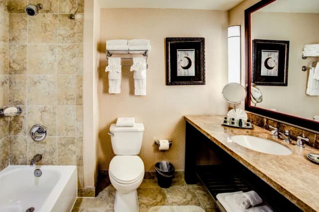 Deep soaking bathtub