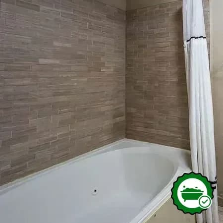 Deep soaking bathtub