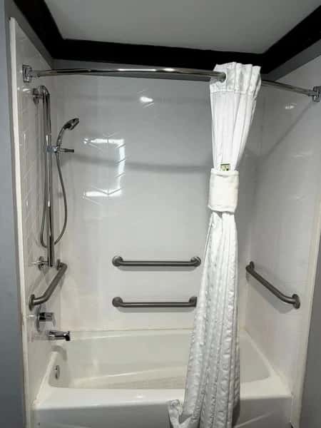 Hawthorn Suites by Wyndham Lubbock - Featured hot tub