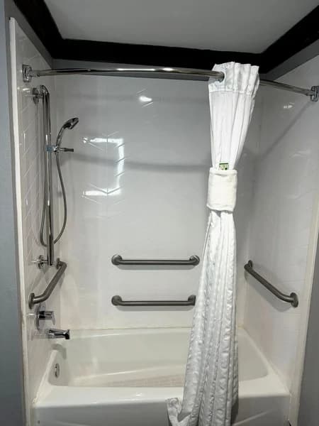 Hotels with jacuzzi in room in Lubbock