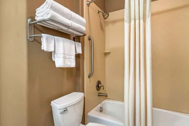 Deep soaking bathtub at Best Western Plus Lytle Inn & Suites