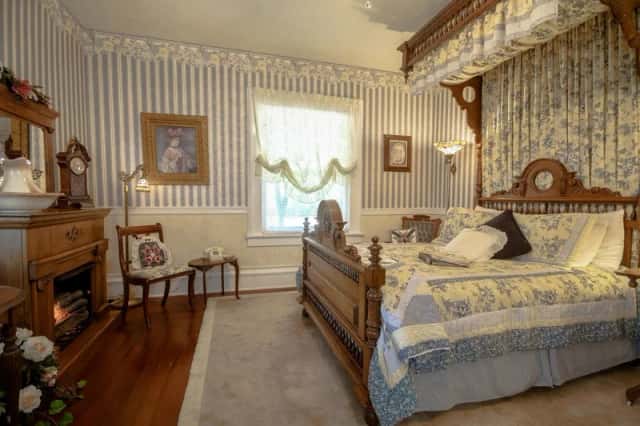 Dickey House Bed and Breakfast — guest room
