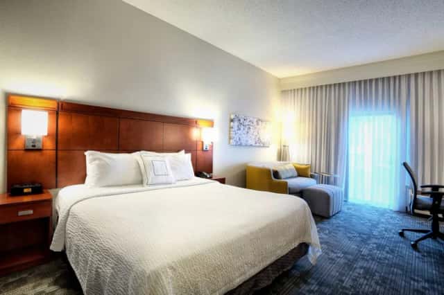 Courtyard McAllen Airport — guest room