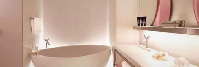 Deep soaking bathtub