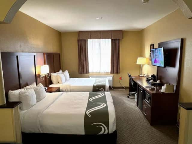Quality Suites Midland North Loop 250 — guest room