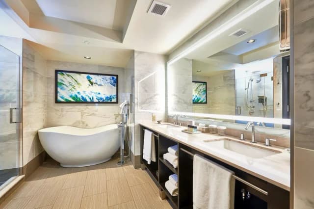 Deep soaking bathtub