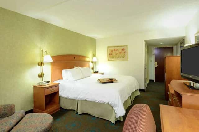 Hampton Inn Mt. Vernon — guest room