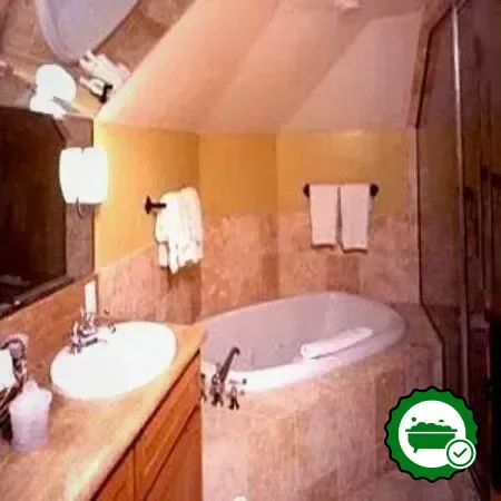 Deep soaking bathtub