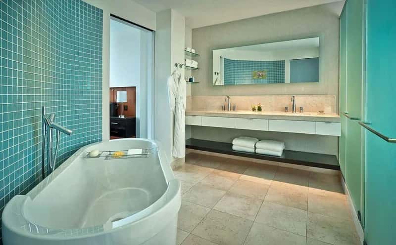 Deep soaking tub at Hotel Arista in Naperville, IL