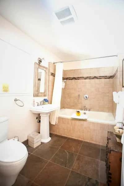 Deep soaking bathtub at Harmony Ridge Lodge