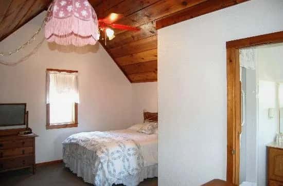 Gruene Cottages — guest room
