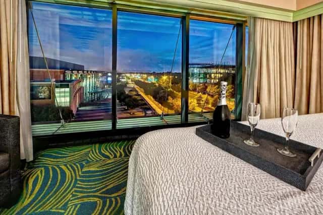 SpringHill Suites by Marriott Norfolk Old Dominion University — guest room