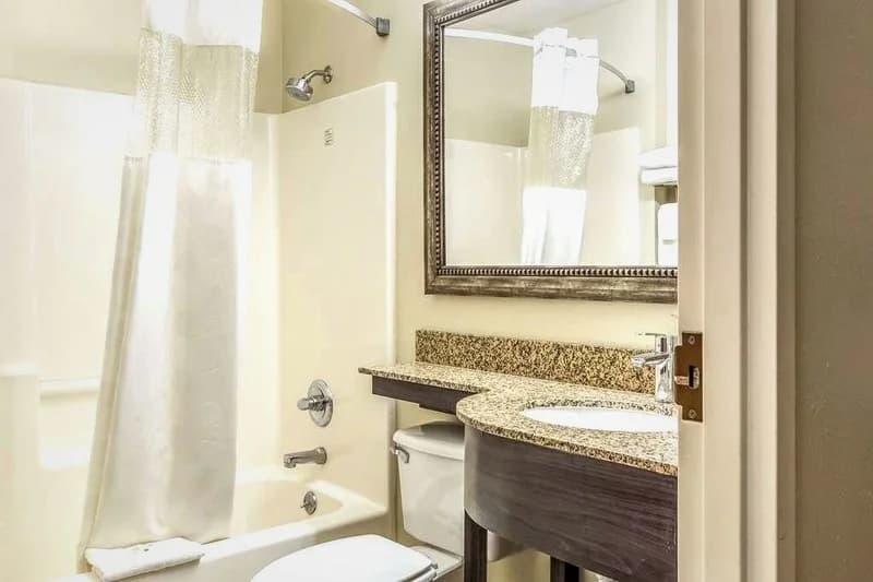 Quality Inn & Suites North Lima - Boardman