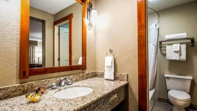 Best Western Plus High Country Inn — guest room