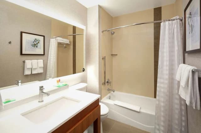 Deep soaking bathtub