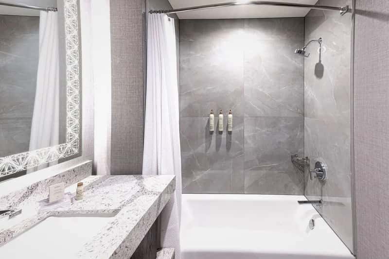 Renaissance Oklahoma City Downtown Bricktown Hotel - Featured hot tub