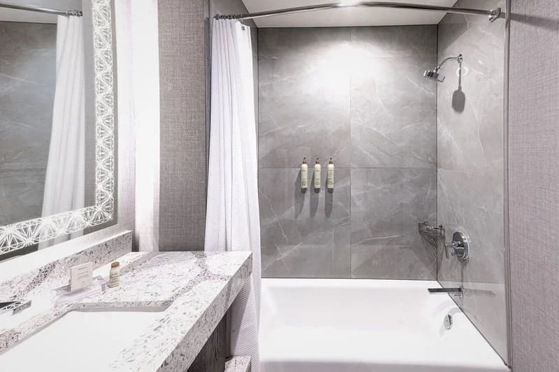Hotels with jacuzzi in room in Oklahoma City