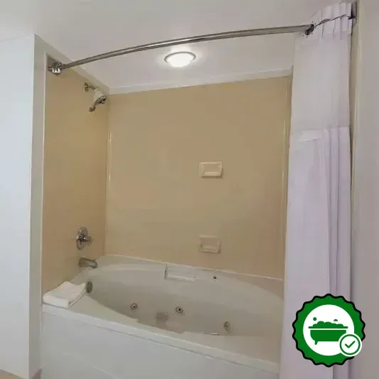 Jetted bathtub