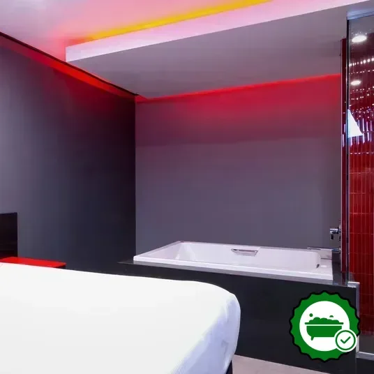 Jetted bathtub