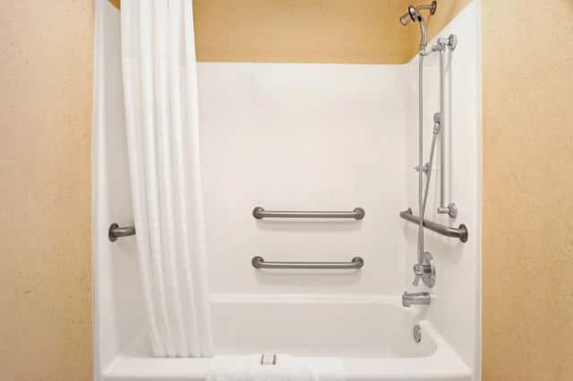 Jetted bathtub at Baymont by Wyndham Pearl