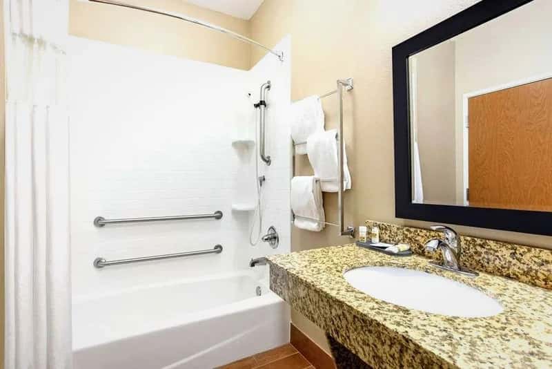 In-room jacuzzi tub at La Quinta Inn & Suites by Wyndham Indianapolis Airport West in Plainfield, IN