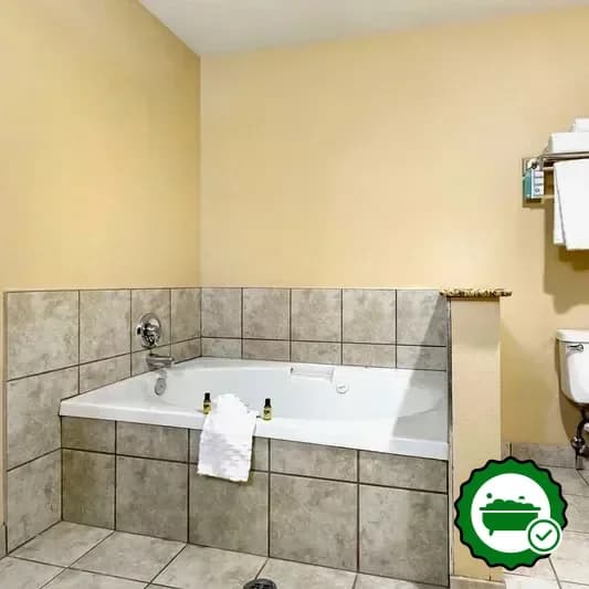 Deep soaking bathtub