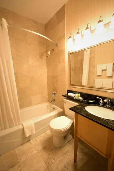 Adria Hotel And Conference Center — guest room
