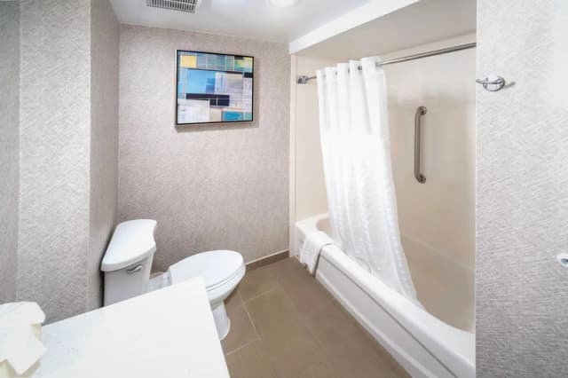 Deep soaking bathtub
