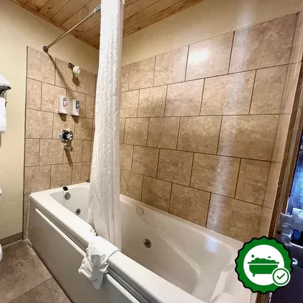 Jetted bathtub