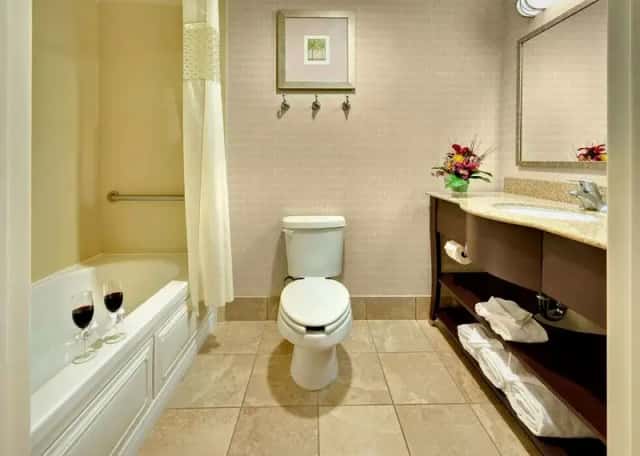 Hampton Inn & Suites Reno — guest room