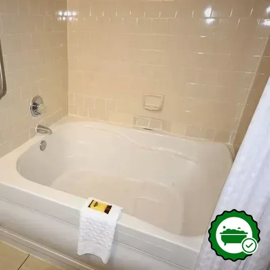 Deep soaking bathtub