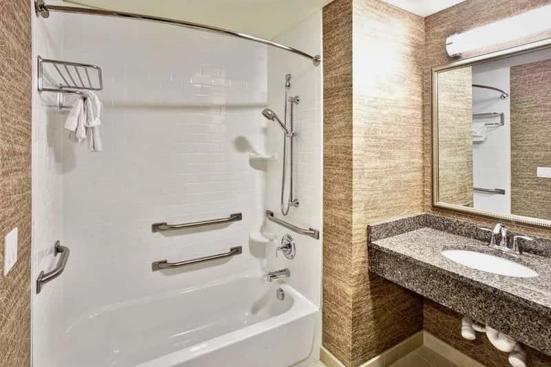 Shared indoor hot tub at Holiday Inn Detroit Metro Airport By IHG in Romulus, MI
