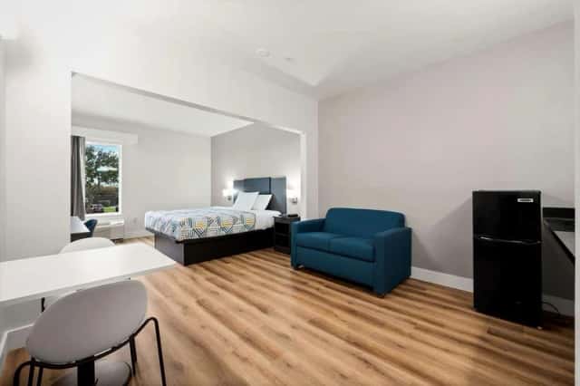 Motel 6 Rosenberg — guest room