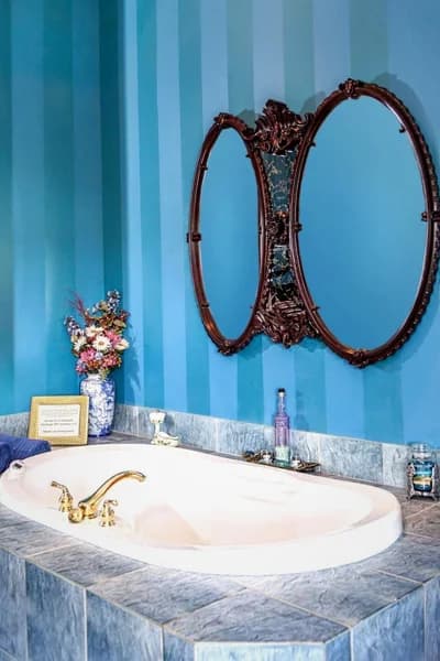Hotels with jacuzzi in room in Saint Louis