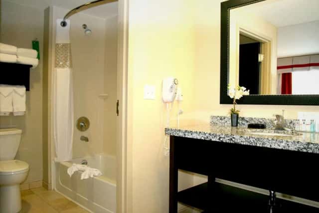 Hampton Inn & Suites Salt Lake City/University-Foothill Dr. — guest room