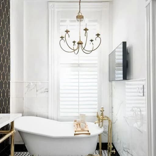 Deep soaking bathtub