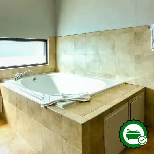 Deep soaking bathtub