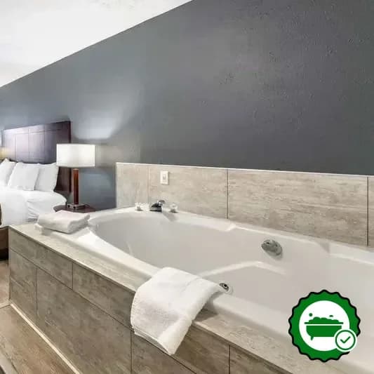 Deep soaking bathtub