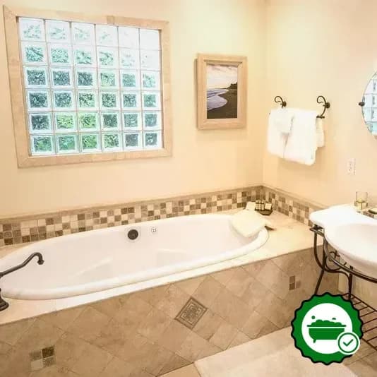 Deep soaking bathtub