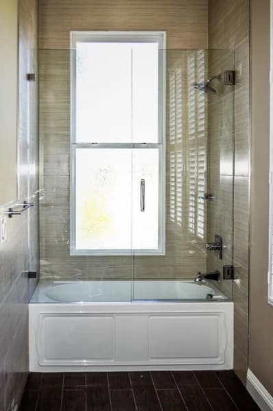 Deep soaking bathtub