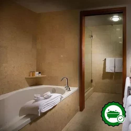 Deep soaking bathtub